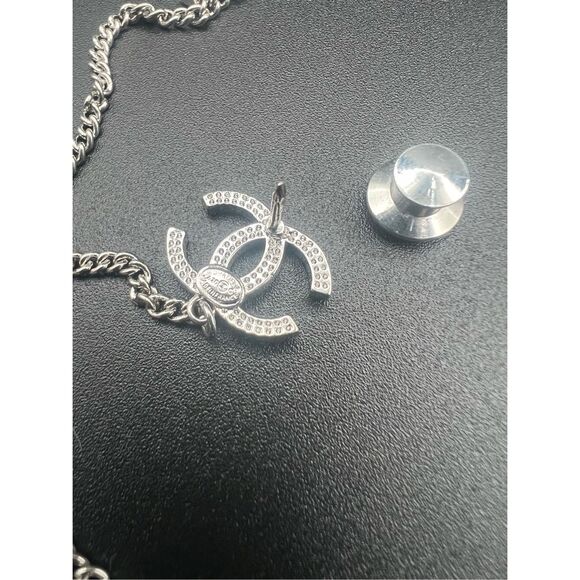CLOSET CLEAR-OUT: PRICE DROP⚡ chanel
Silver tone brooch pin c c - Picture 8 of 11